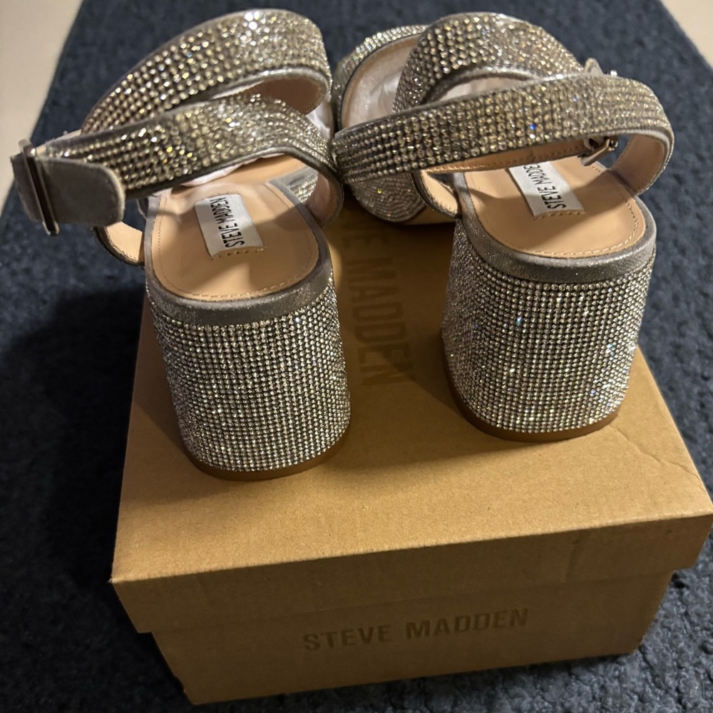Steve Madden Silver Platform Sandals with Chunky Heel - Picture 3 of 7